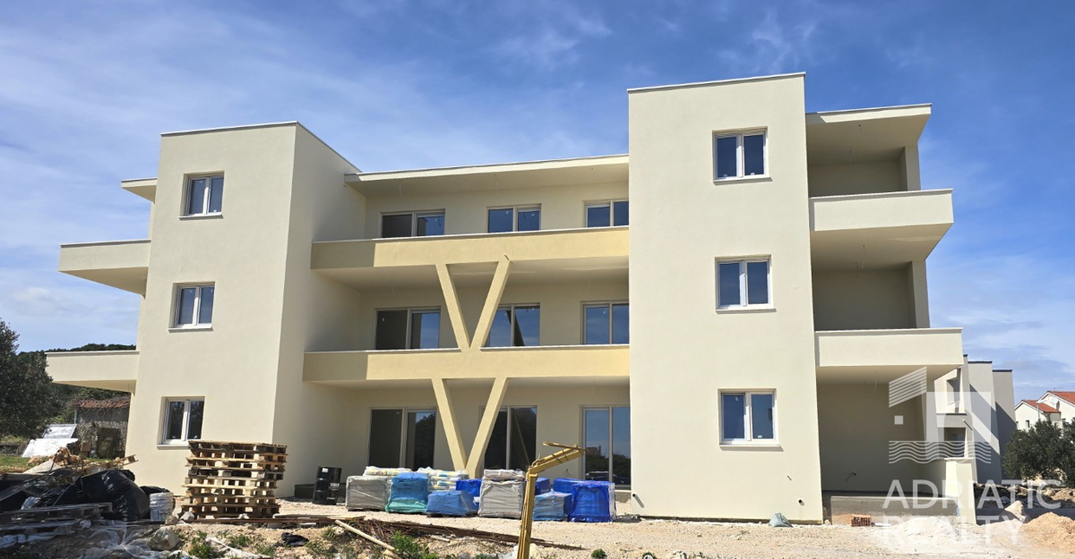 Vodice, dvosobno stanovanje z razgledom na morje