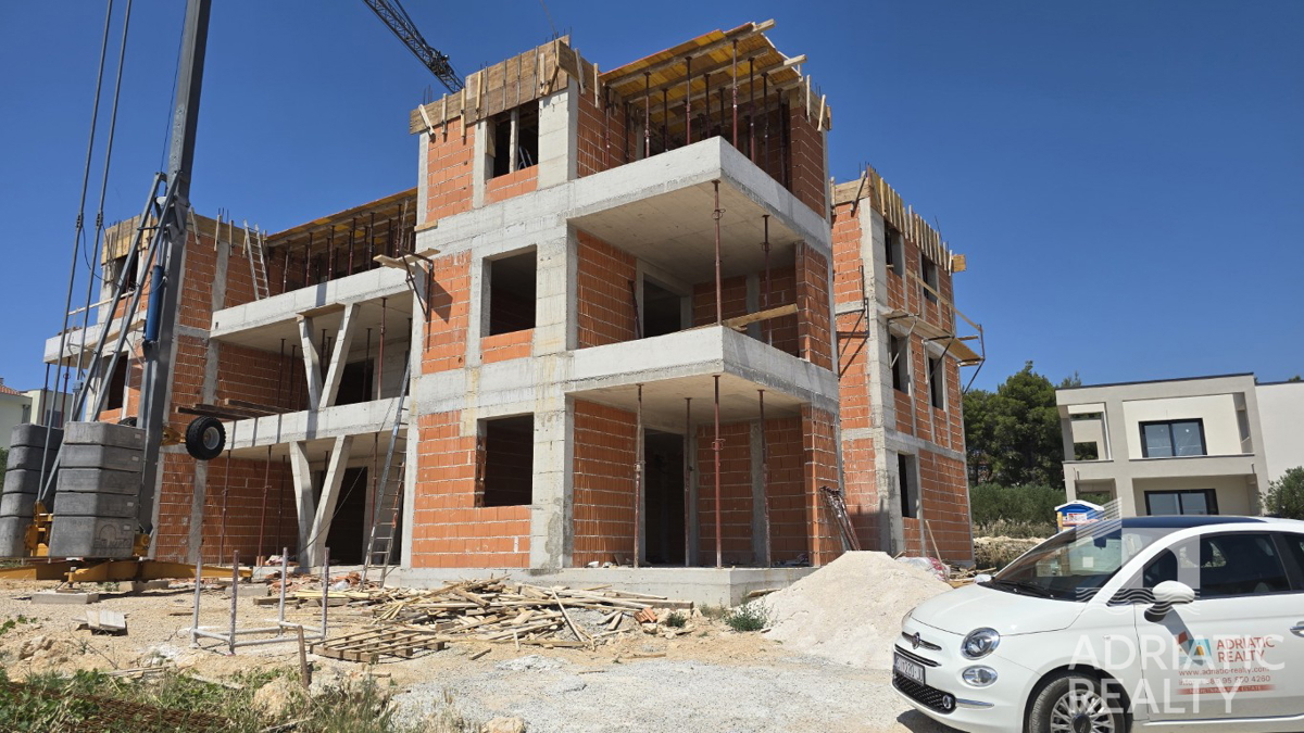 Vodice, dvosobno stanovanje z razgledom na morje