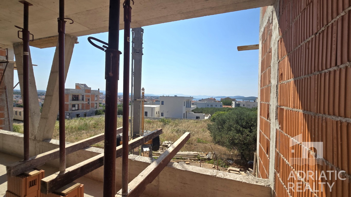 Vodice, dvosobno stanovanje z razgledom na morje