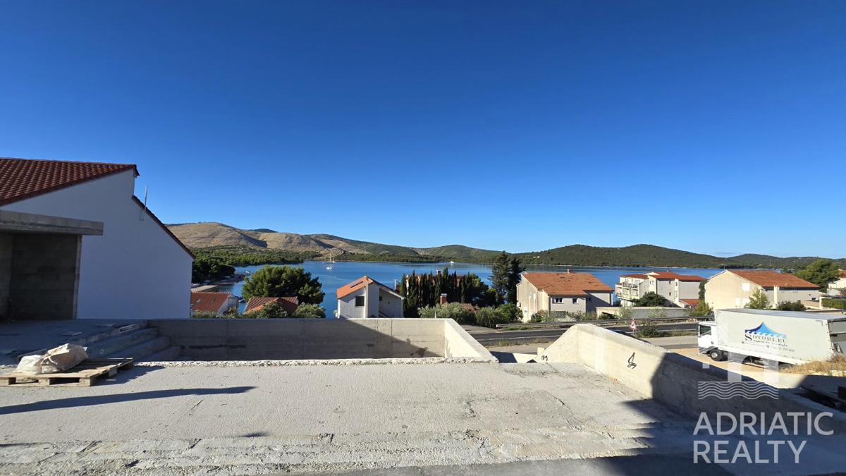 Žaborić, ekskluzivna vila s panoramskim pogledom in bazenom, 150 m od plaže