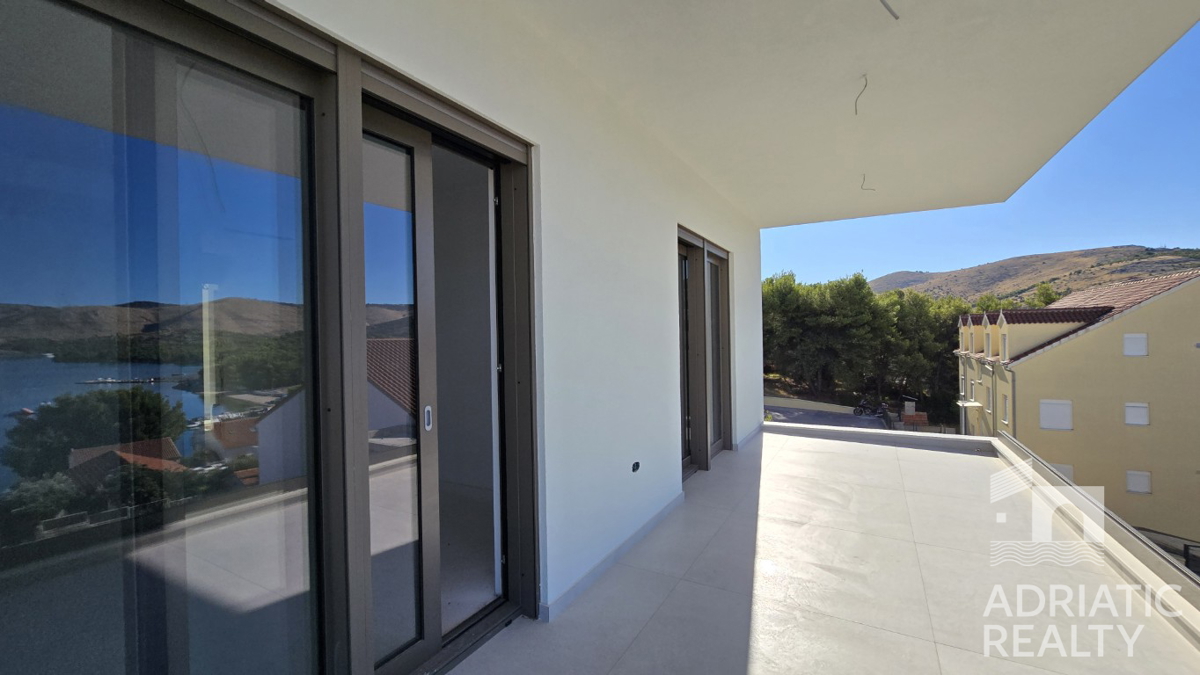 Žaborić, ekskluzivna vila s panoramskim pogledom in bazenom, 150 m od plaže