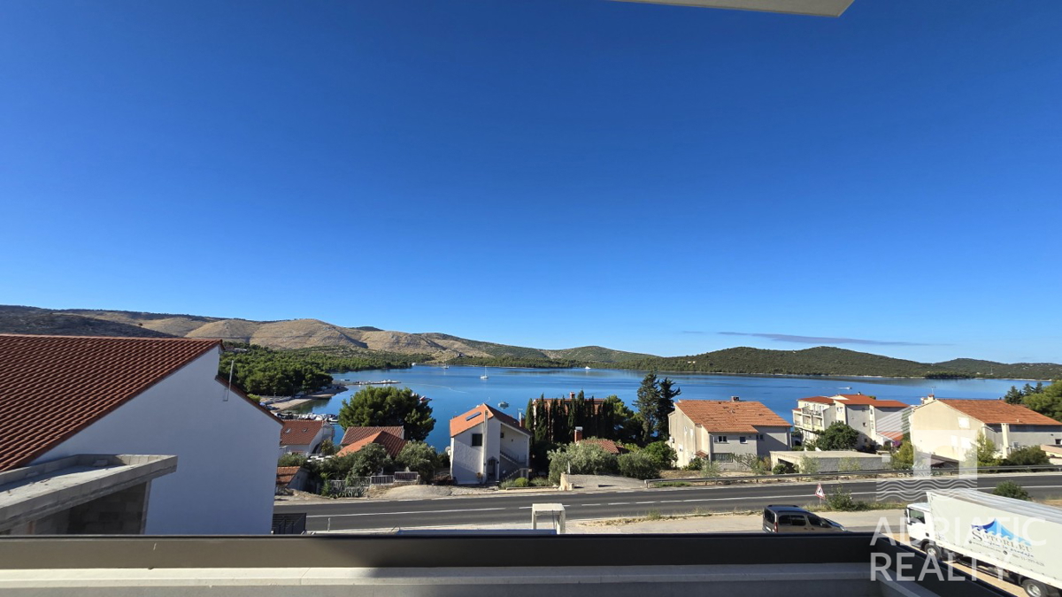 Žaborić, ekskluzivna vila s panoramskim pogledom in bazenom, 150 m od plaže