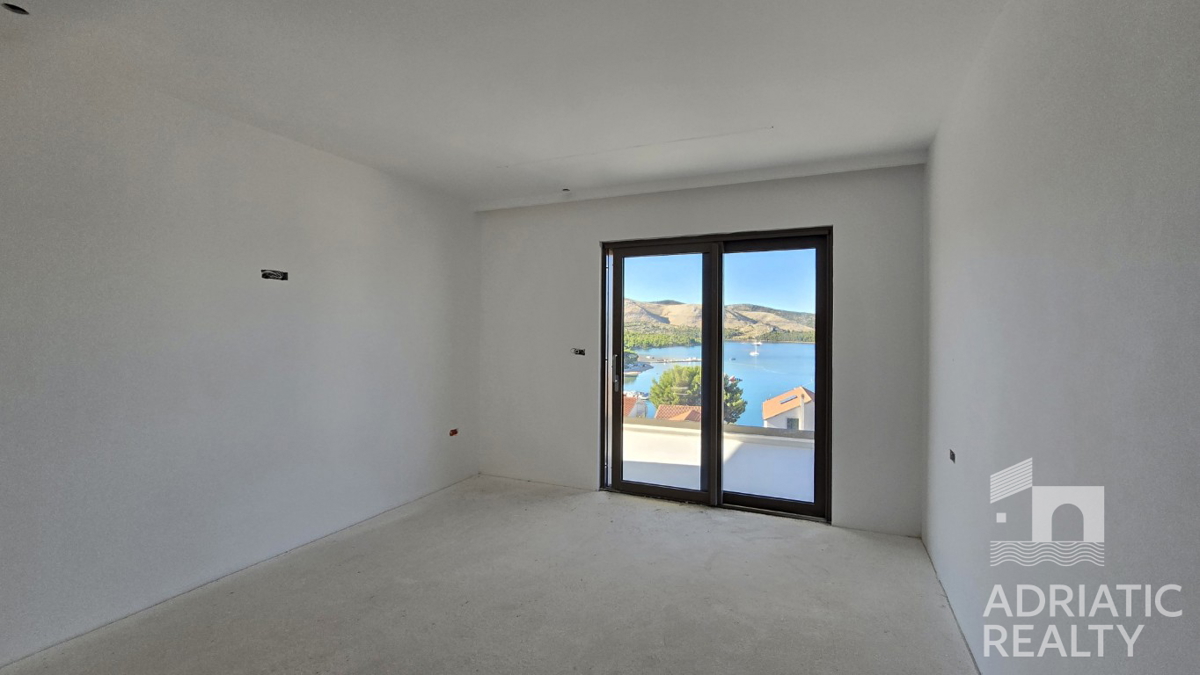 Žaborić, ekskluzivna vila s panoramskim pogledom in bazenom, 150 m od plaže