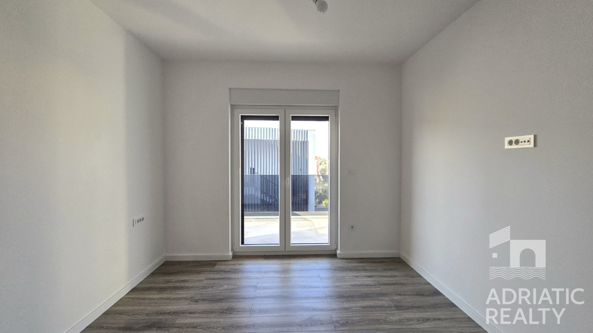 Vodice, prostoren dvosoben stanovanje 600 m od plaže