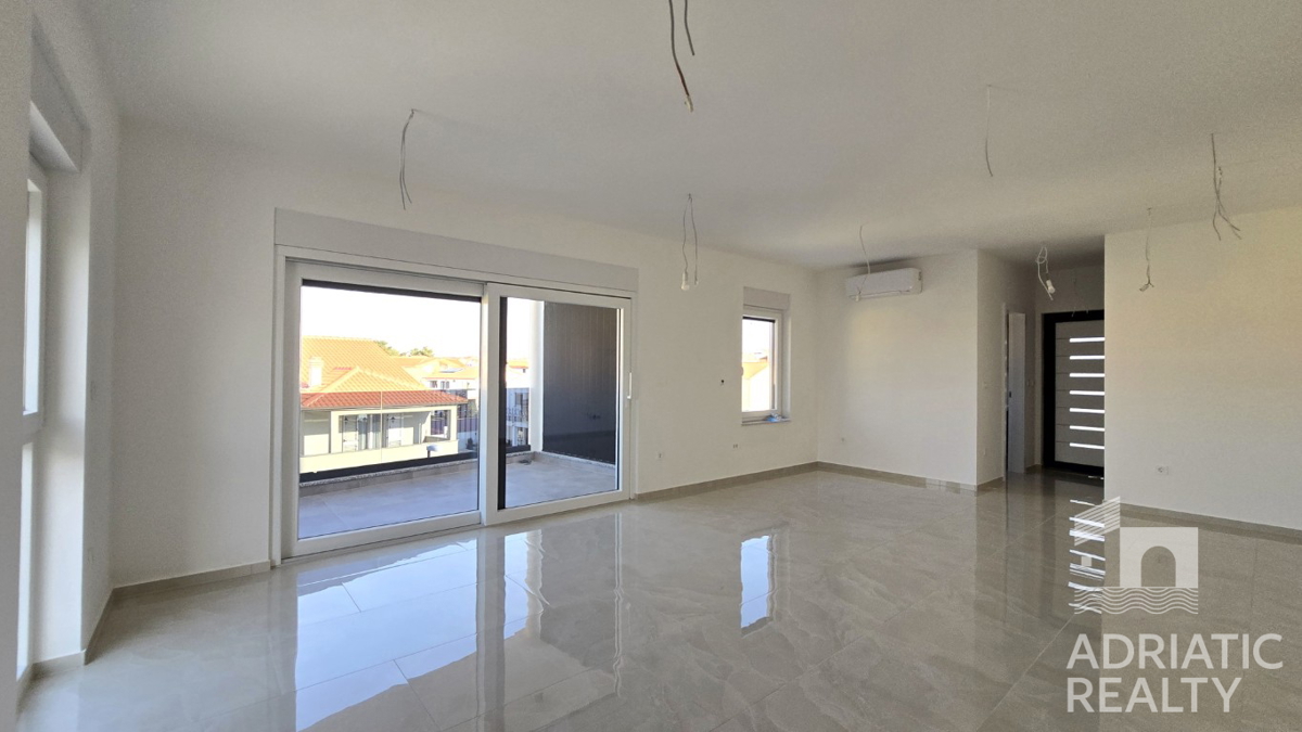 Vodice, prostoren dvosoben stanovanje 600 m od plaže