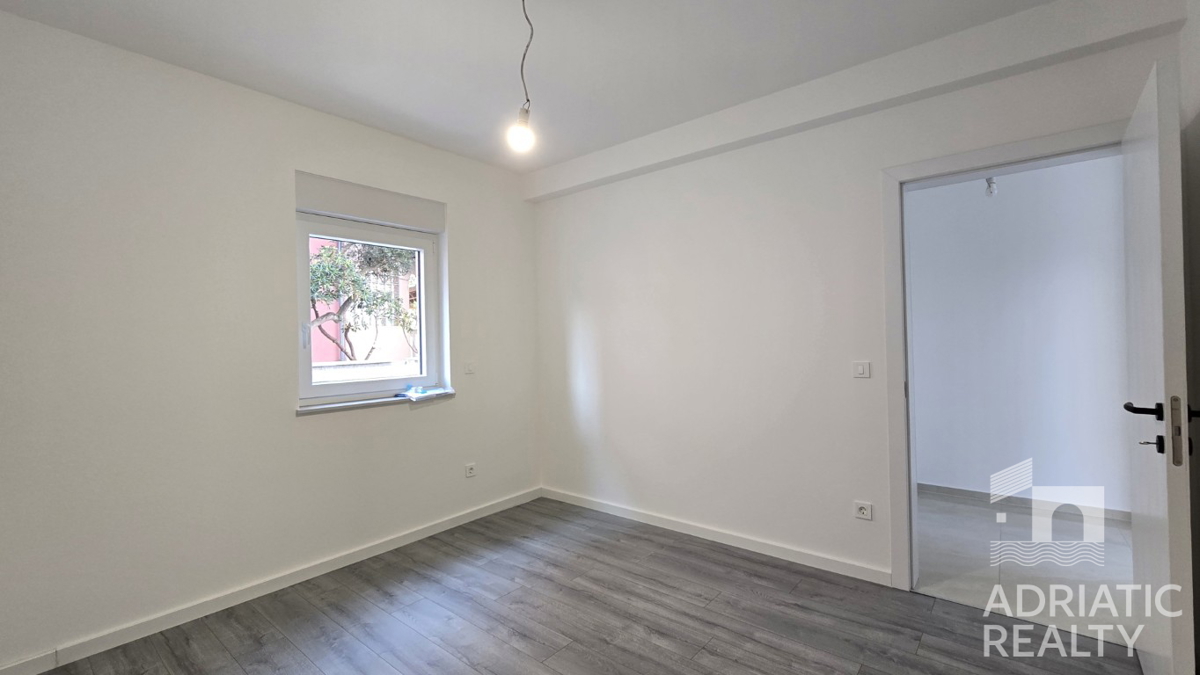 Vodice, prostoren dvosoben stanovanje 600 m od plaže