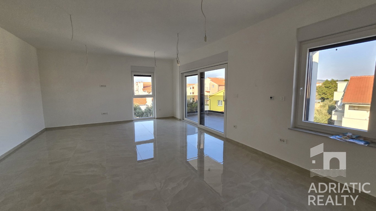 Vodice, prostoren dvosoben stanovanje 600 m od plaže