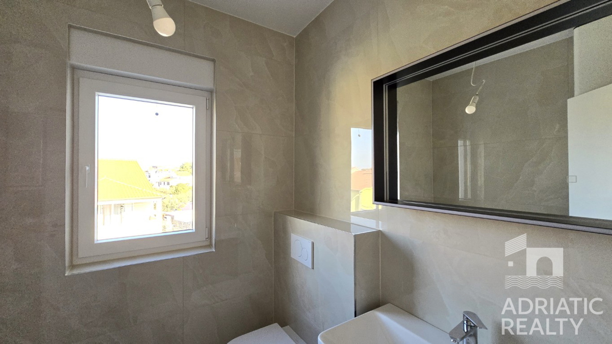 Vodice, prostoren dvosoben stanovanje 600 m od plaže