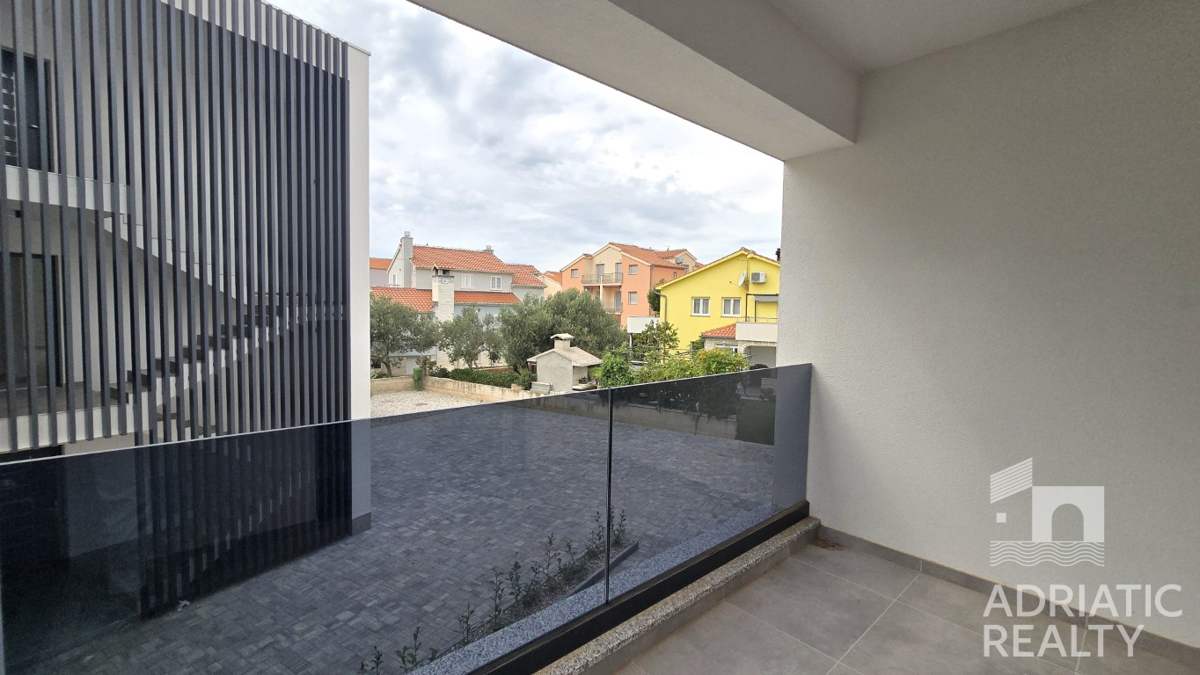 Vodice, prostoren dvosoben stanovanje 600 m od plaže