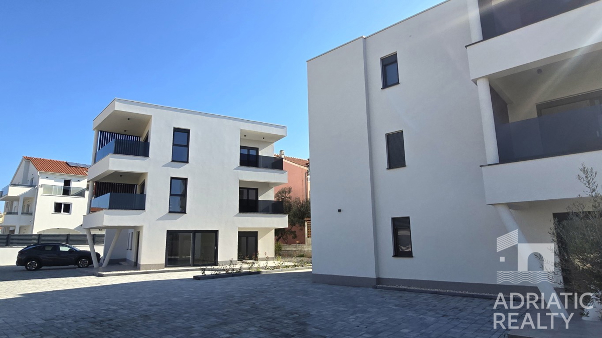 Vodice, prostoren dvosoben stanovanje 600 m od plaže