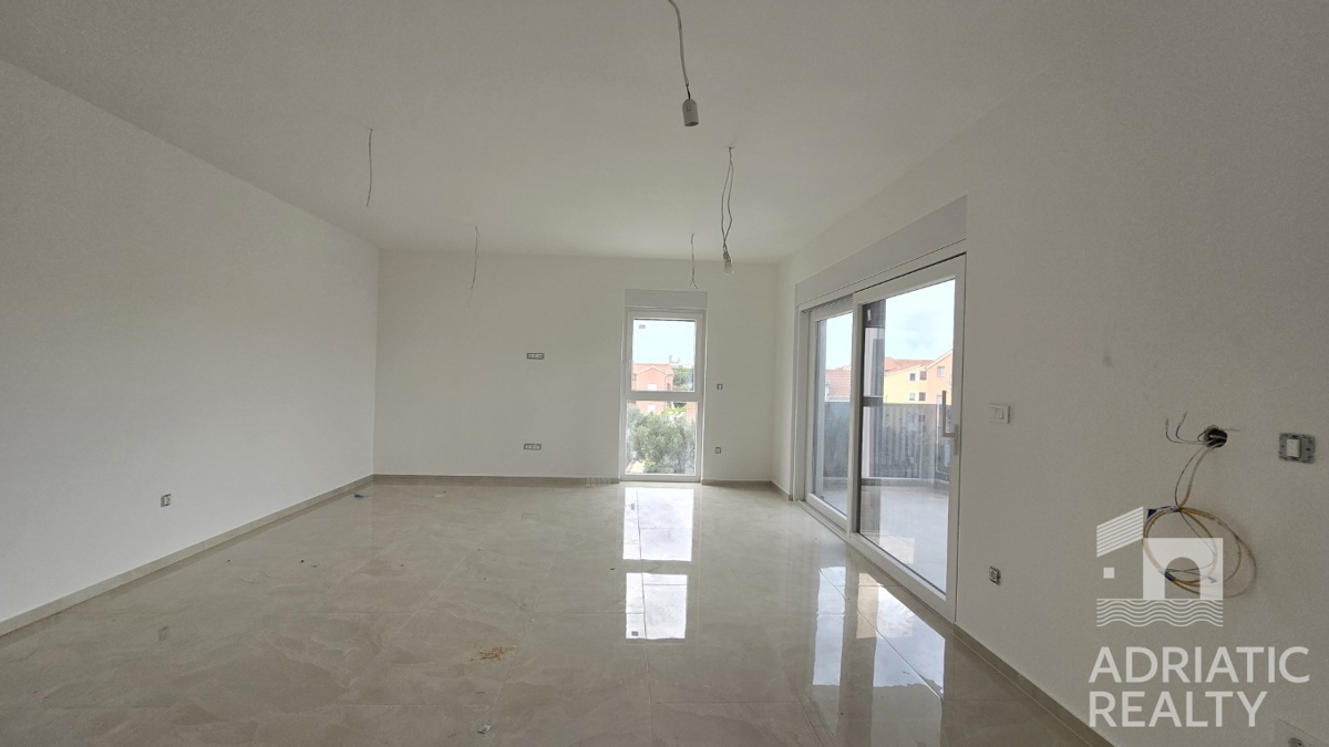 Vodice, prostoren dvosoben stanovanje 600 m od plaže