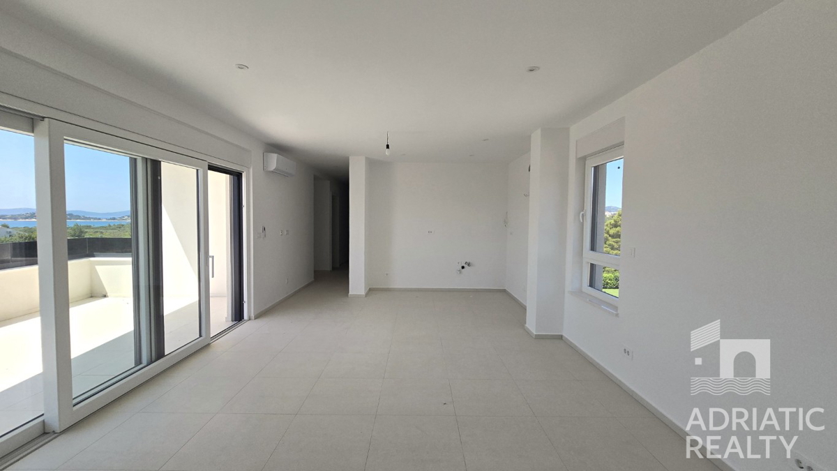 Vodice, dvosobno stanovanje s pogledom na morje