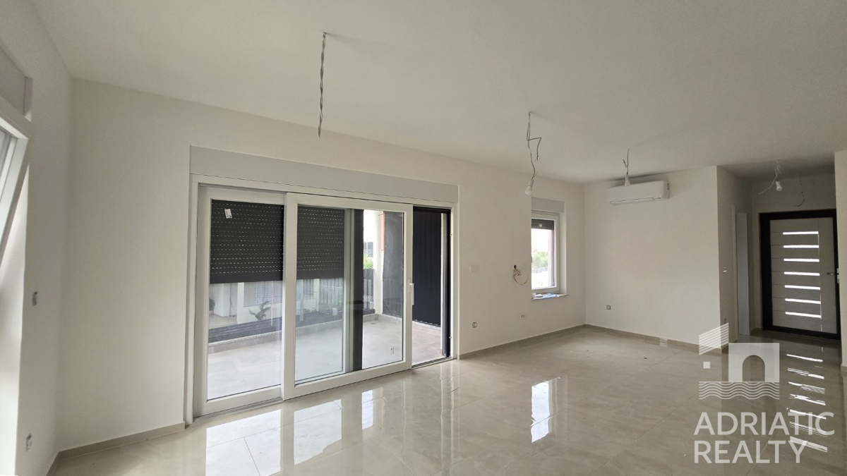 Vodice, sodoben dvosobni stanovanje na mirni lokaciji