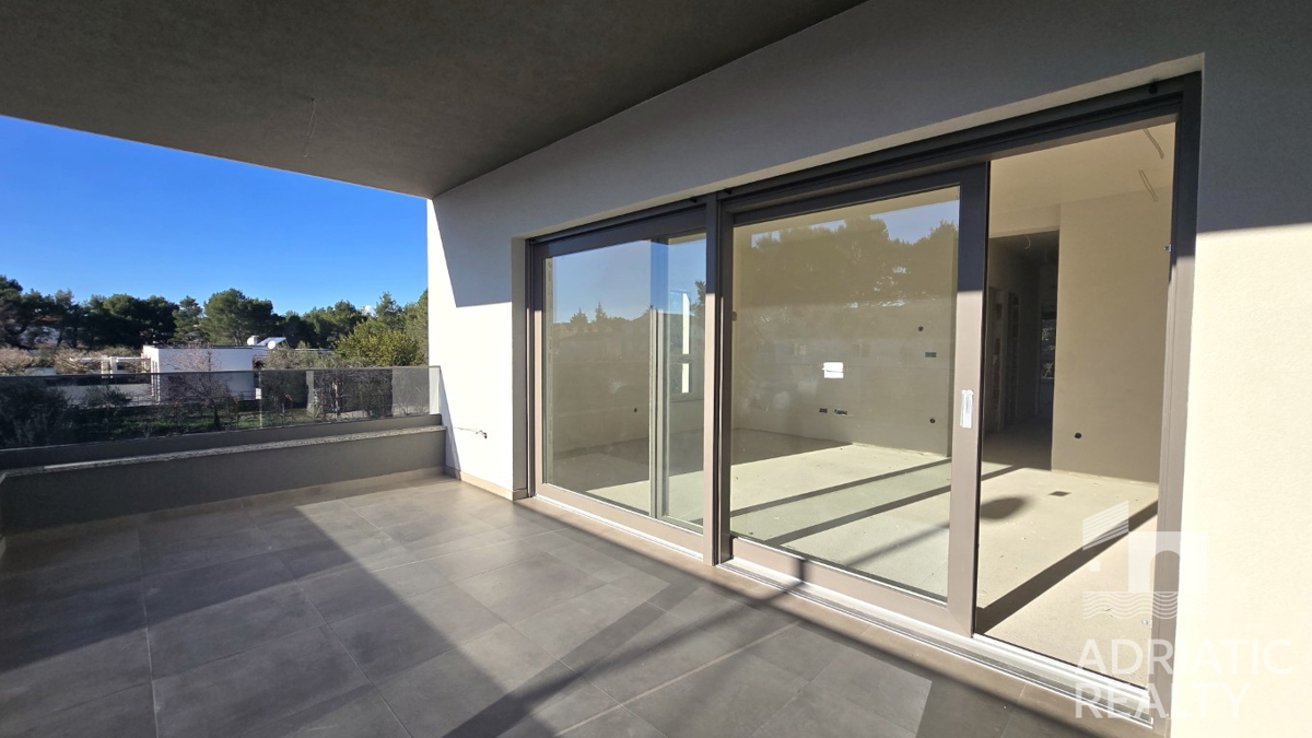 Srima, novogradnja, stanovanje s tremi spalnicami v bližini plaže