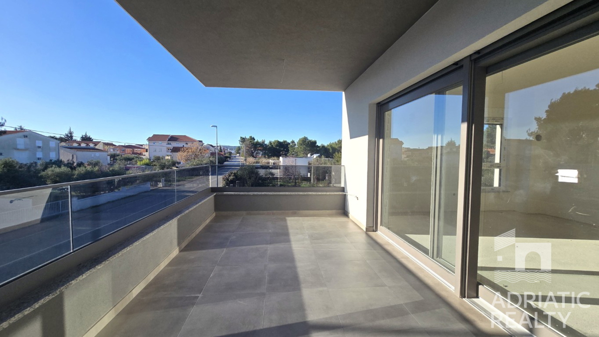 Srima, novogradnja, stanovanje s tremi spalnicami v bližini plaže