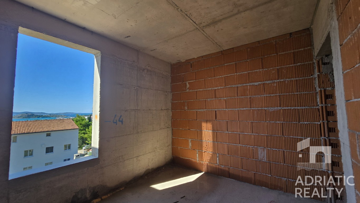 Vodice, stanovanje z dvema spalnicama in pogledom na morje