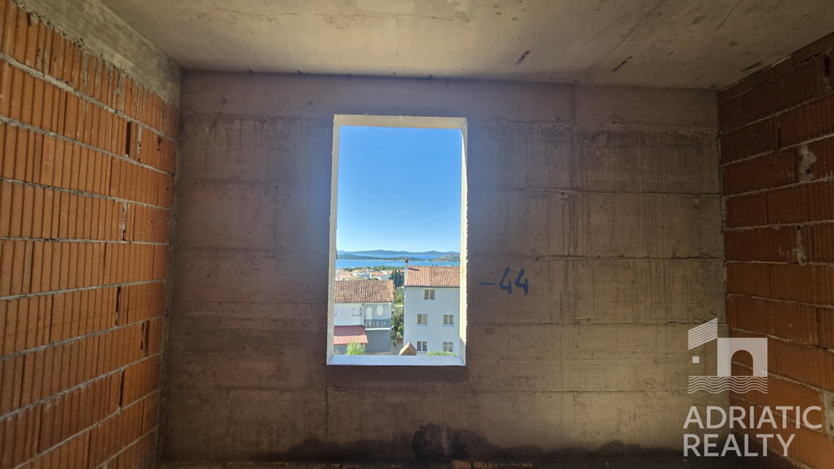 Vodice, stanovanje z dvema spalnicama in pogledom na morje