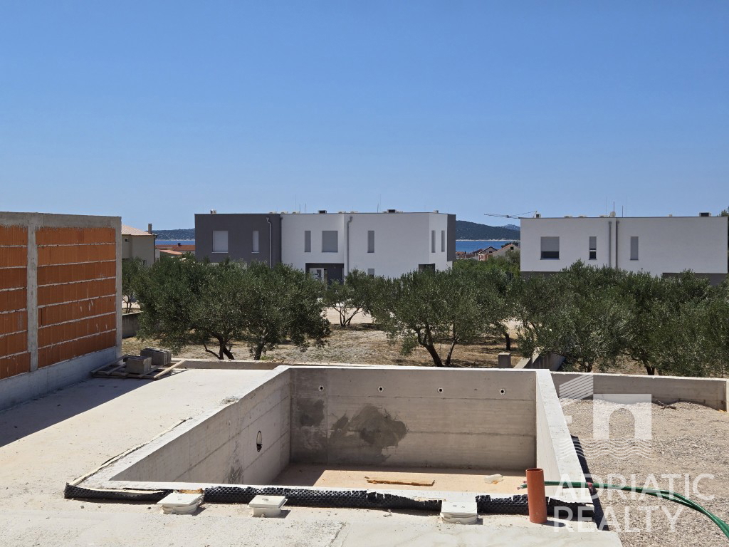 Vodice, stanovanje z bazenom v ekskluzivni novogradnji