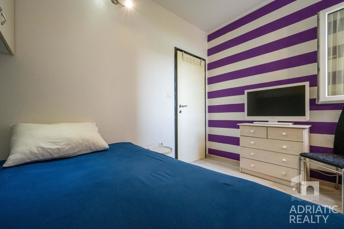 Žaborič, prelepa apartmajska hiša z razgledom na morje z vseh nadstropij, 30 m od morja