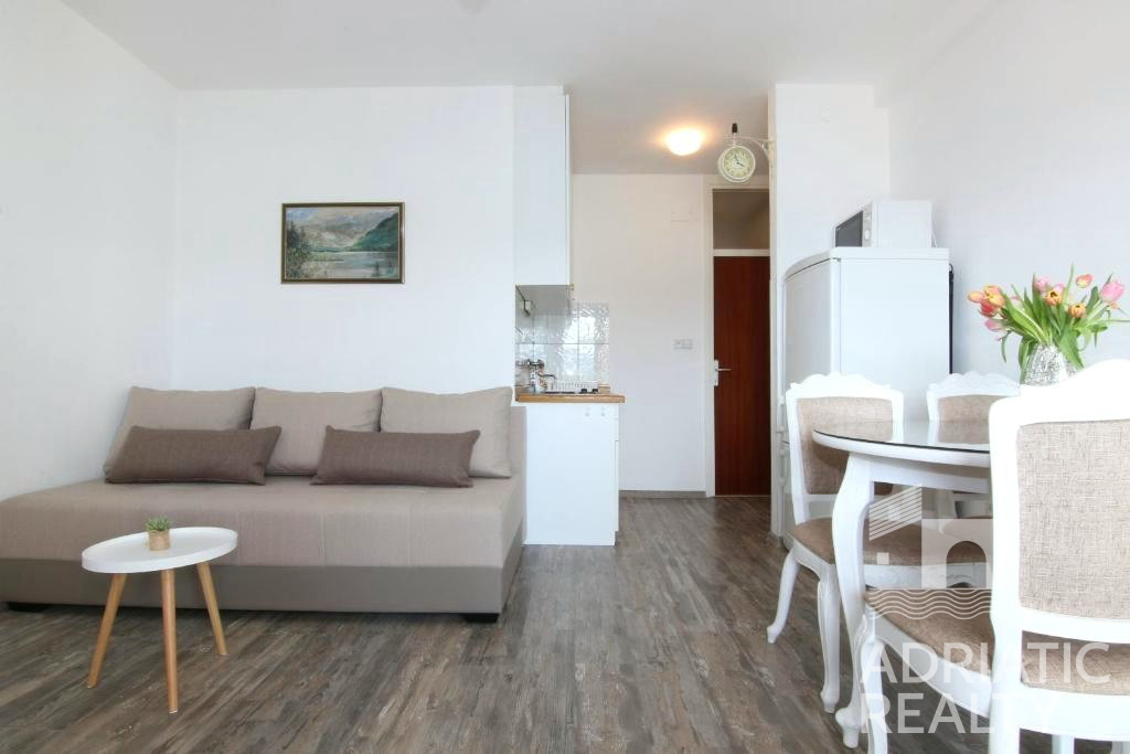 Žaborič, prelepa apartmajska hiša z razgledom na morje z vseh nadstropij, 30 m od morja