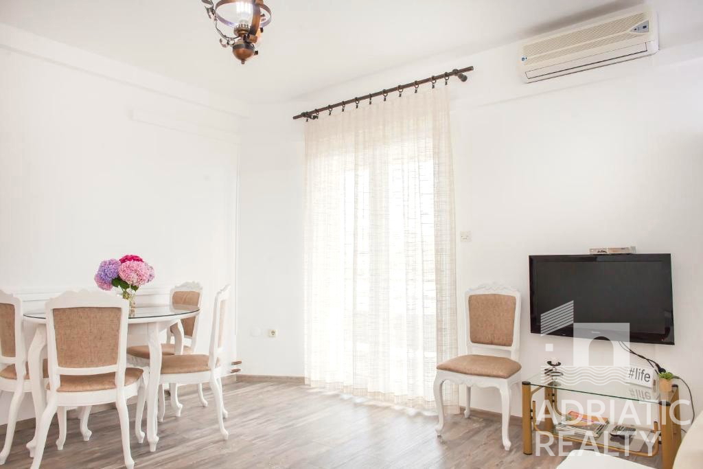 Žaborič, prelepa apartmajska hiša z razgledom na morje z vseh nadstropij, 30 m od morja