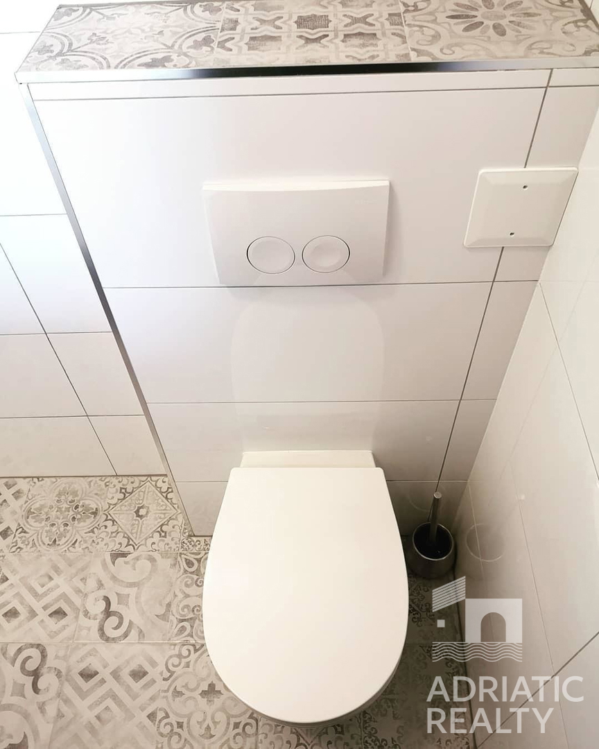Žaborič, prelepa apartmajska hiša z razgledom na morje z vseh nadstropij, 30 m od morja