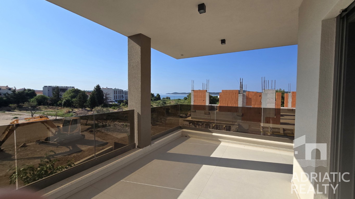 Vodice, sodoben triosobni apartma v bližini plaže, pogled na morje