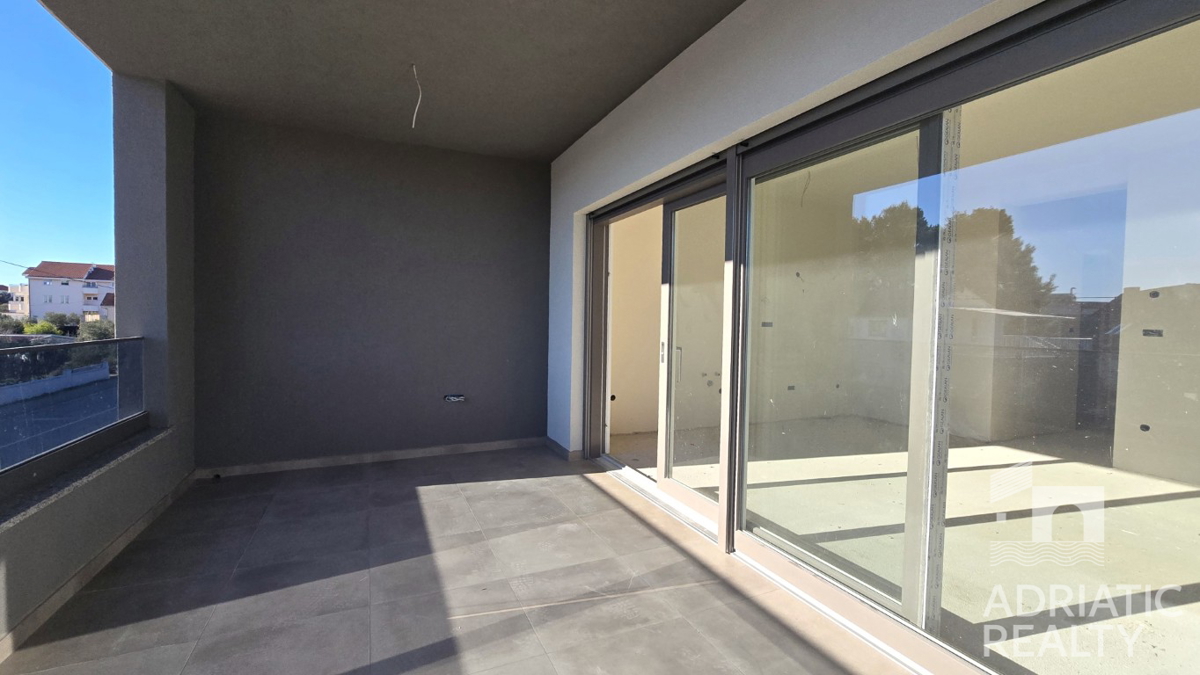 Srima, novogradnja, stanovanje s tremi spalnicami v bližini plaže