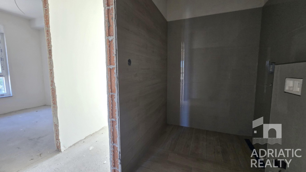 Srima, novogradnja, stanovanje s tremi spalnicami v bližini plaže