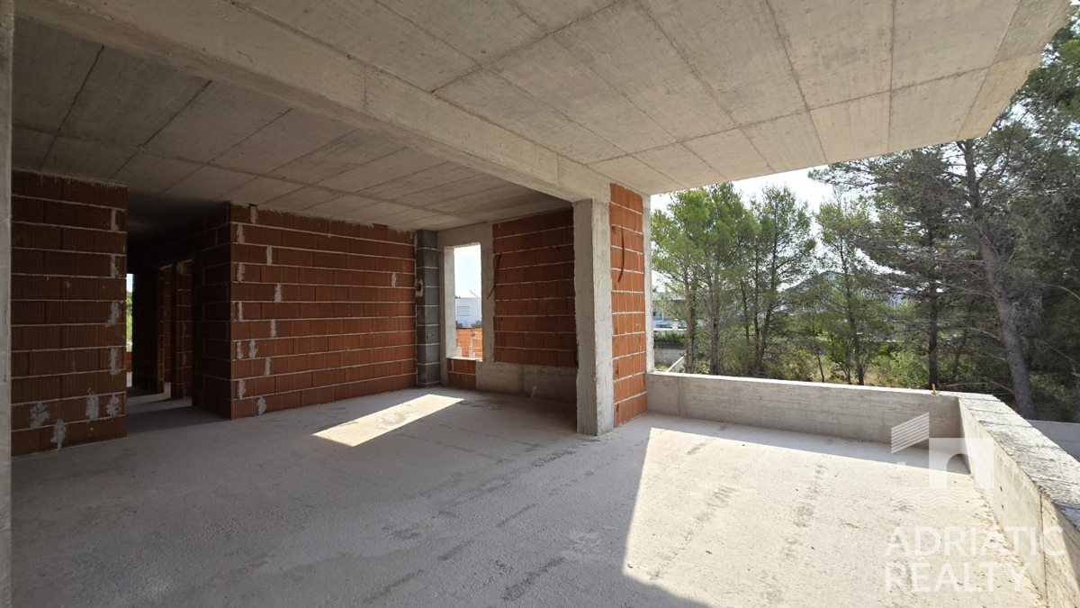 Srima, novogradnja, stanovanje s tremi spalnicami v bližini plaže
