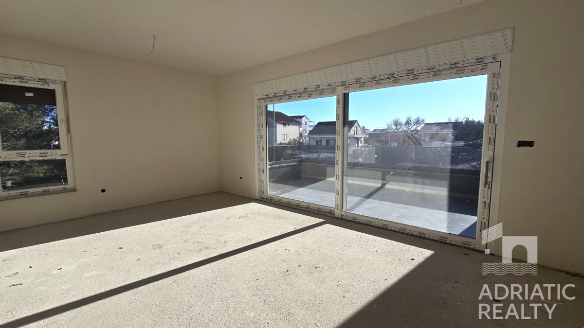 Srima, novogradnja, stanovanje s tremi spalnicami v bližini plaže