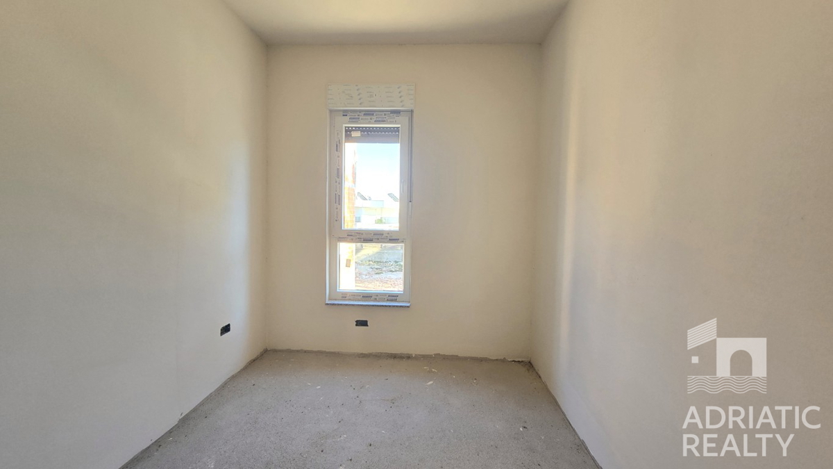 Srima, novogradnja, stanovanje s tremi spalnicami v bližini plaže