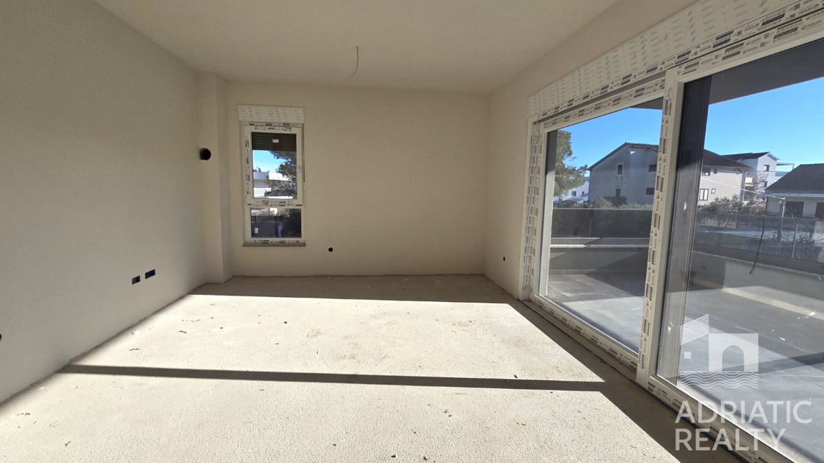 Srima, novogradnja, stanovanje s tremi spalnicami v bližini plaže