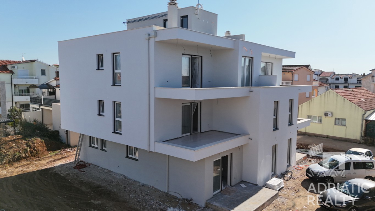 Vodice, novogradnja, dvosobno stanovanje z vrtom