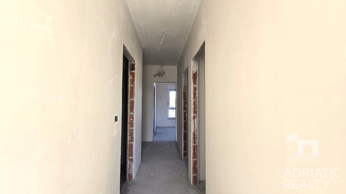 Srima, novogradnja, stanovanje s tremi spalnicami v bližini plaže