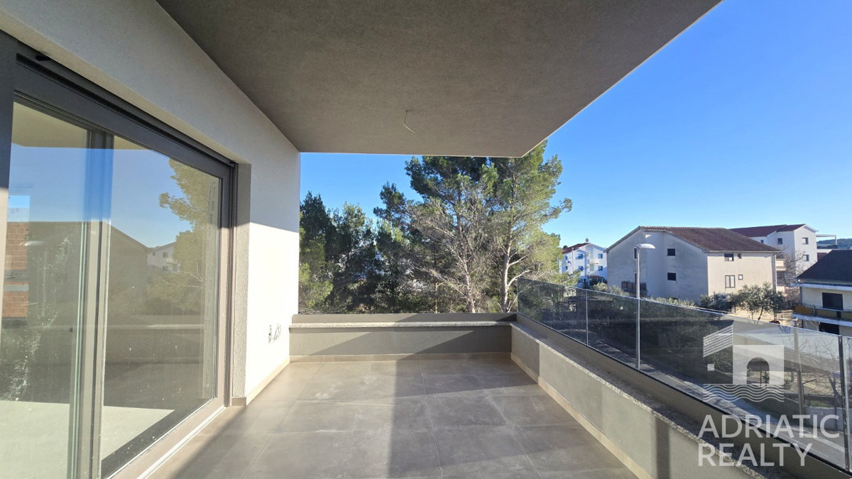 Srima, novogradnja, stanovanje s tremi spalnicami v bližini plaže