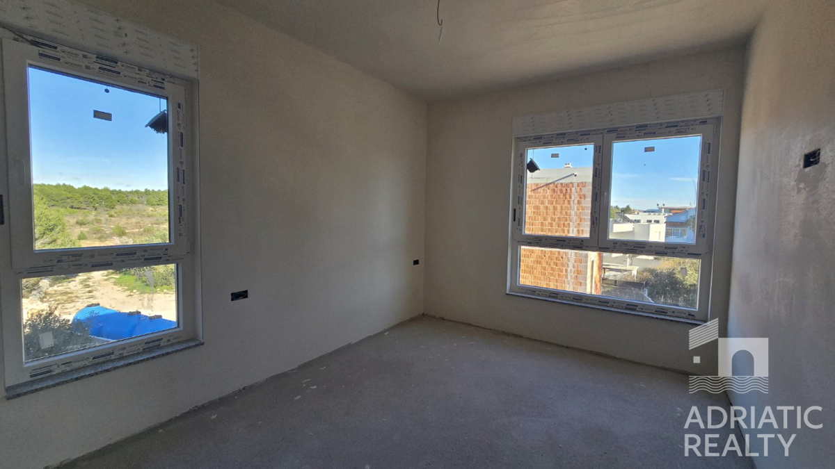 Srima, novogradnja, stanovanje s tremi spalnicami v bližini plaže