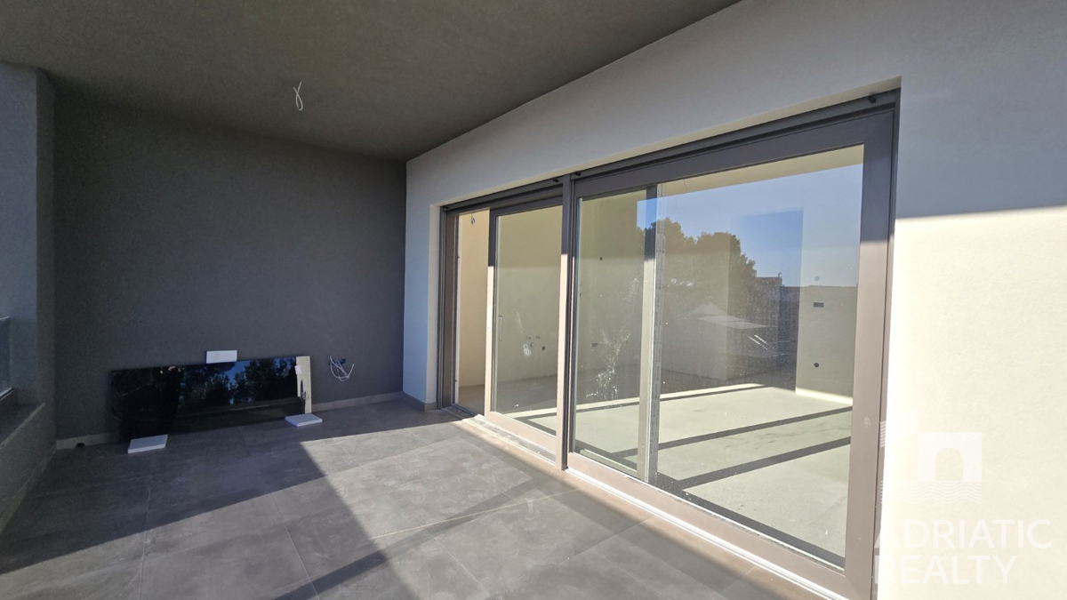 Srima, novogradnja, stanovanje s tremi spalnicami v bližini plaže