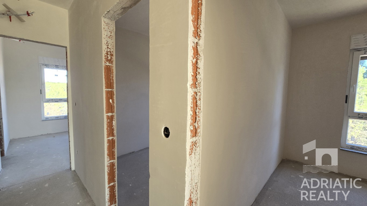 Srima, novogradnja, stanovanje s tremi spalnicami v bližini plaže