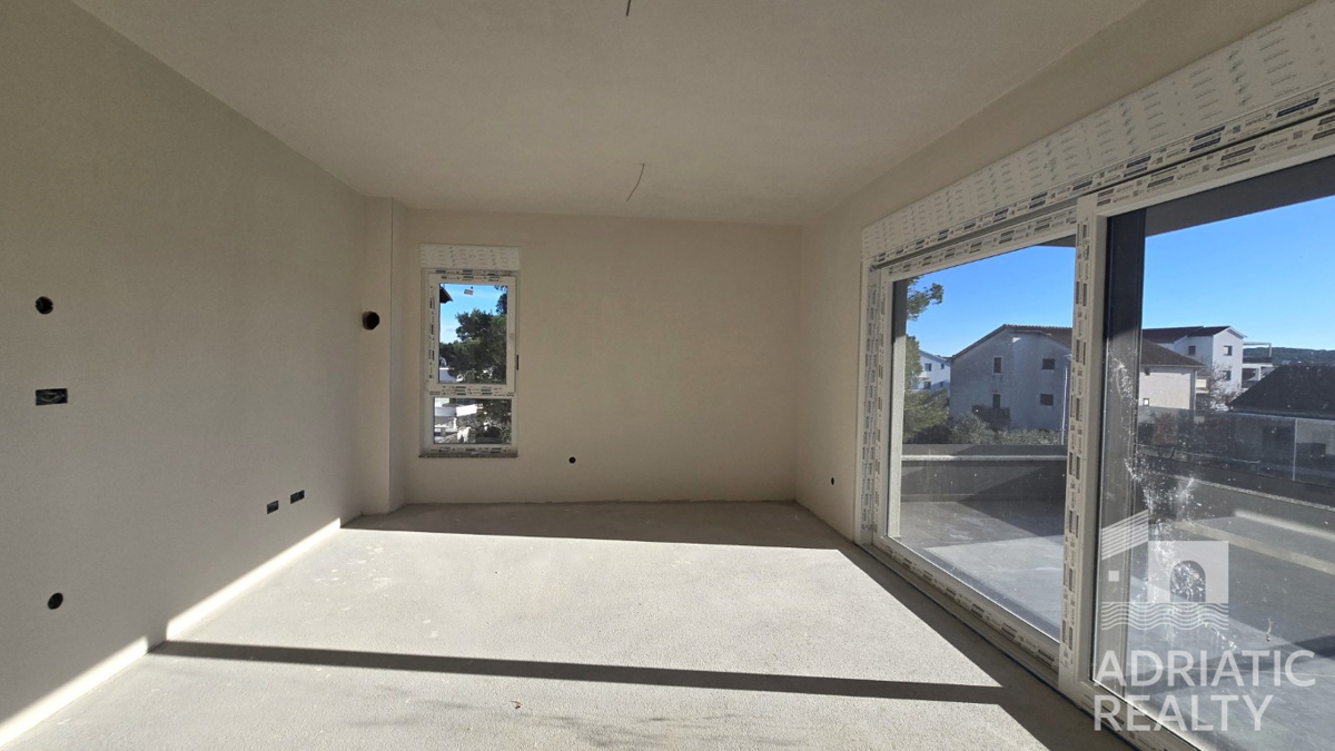 Srima, novogradnja, stanovanje s tremi spalnicami v bližini plaže