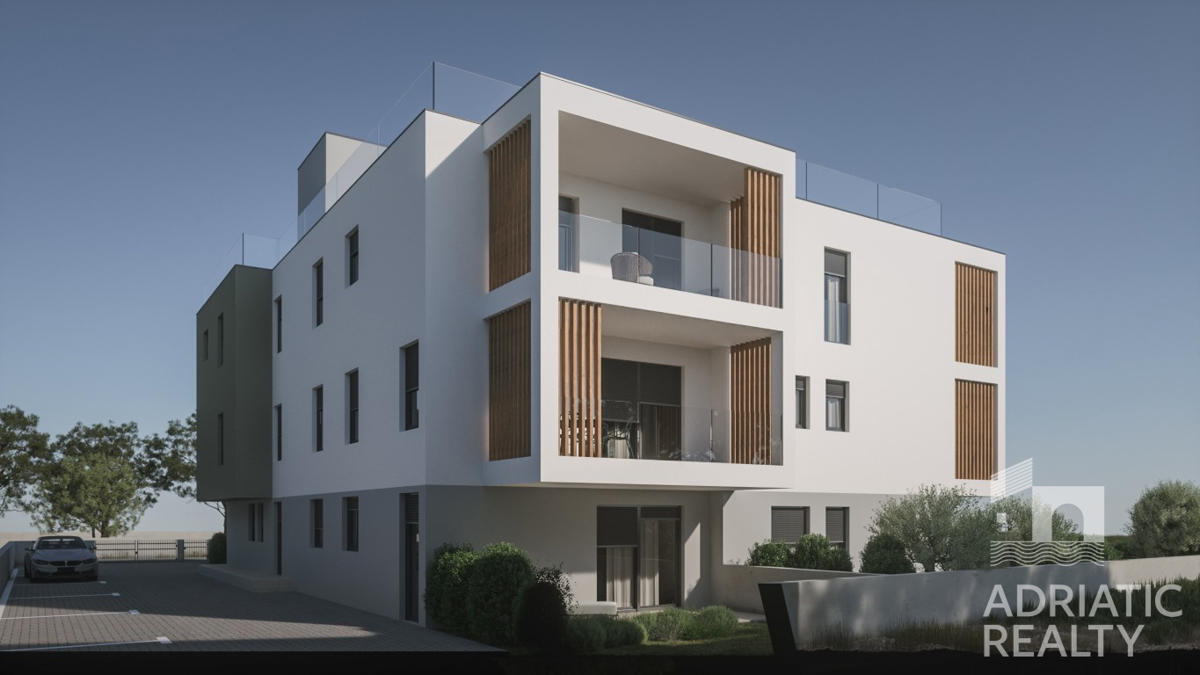 Vodice, novogradnja, enoprostanovanjski apartma v pritličju, 600 m od plaže