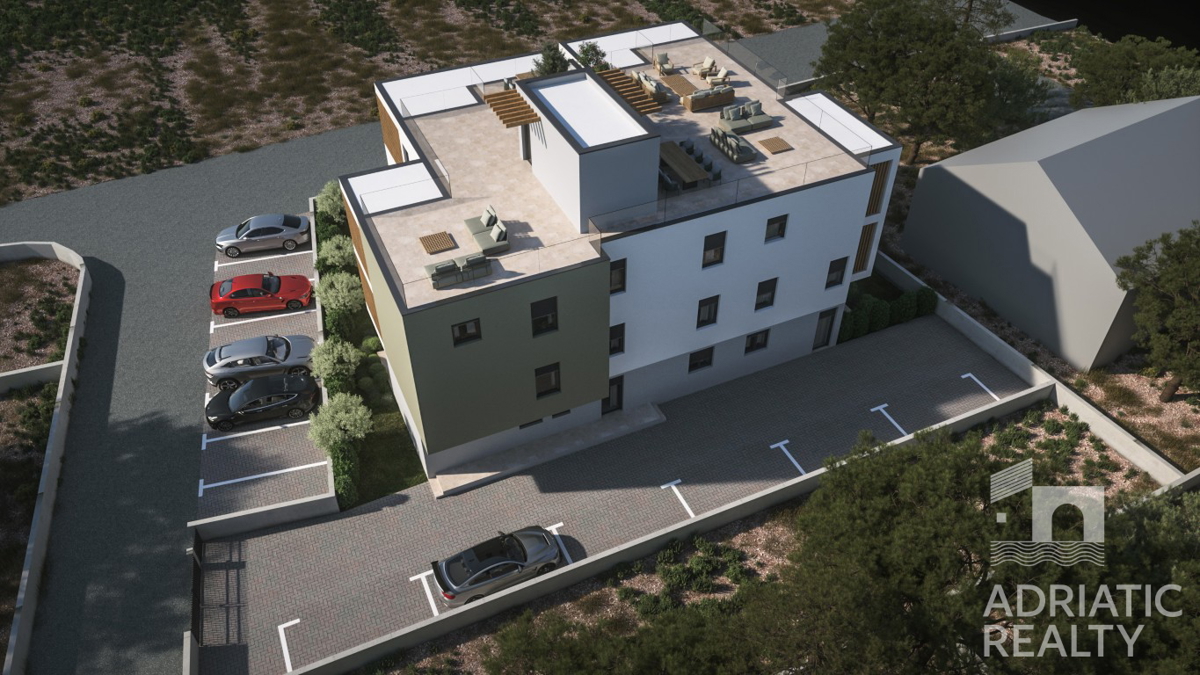 Vodice, novogradnja, enoprostanovanjski apartma v pritličju, 600 m od plaže