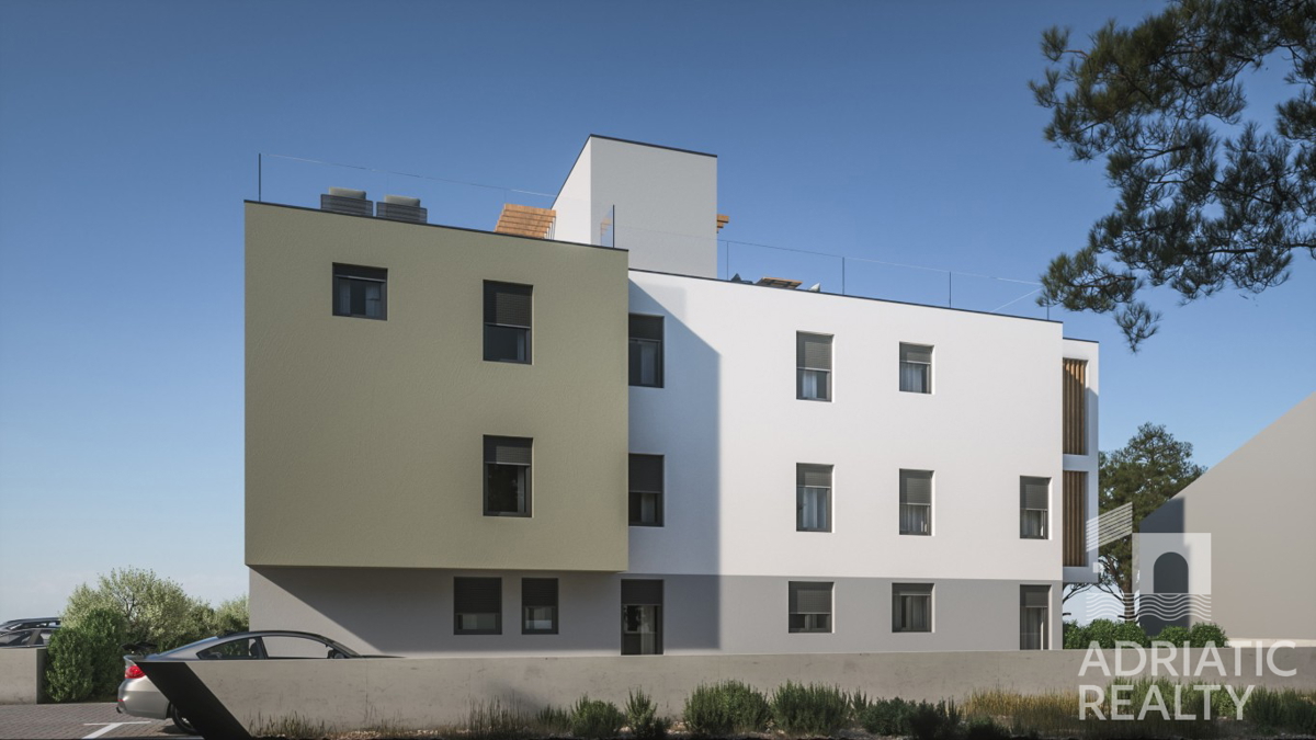 Vodice, novogradnja, enoprostanovanjski apartma v pritličju, 600 m od plaže