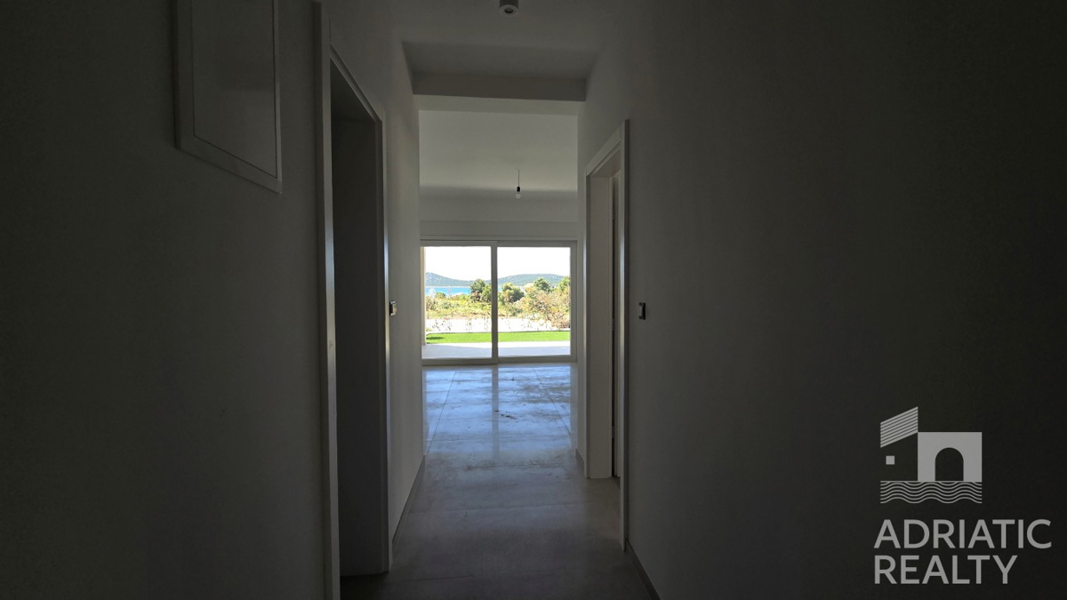 Vodice, udoben trisobni stan s vrtom v bližini plaže
