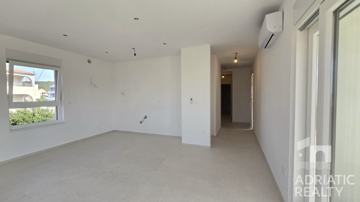 Vodice, stanovanje s tremi spalnicami, 3 minute od plaže, pogled na morje