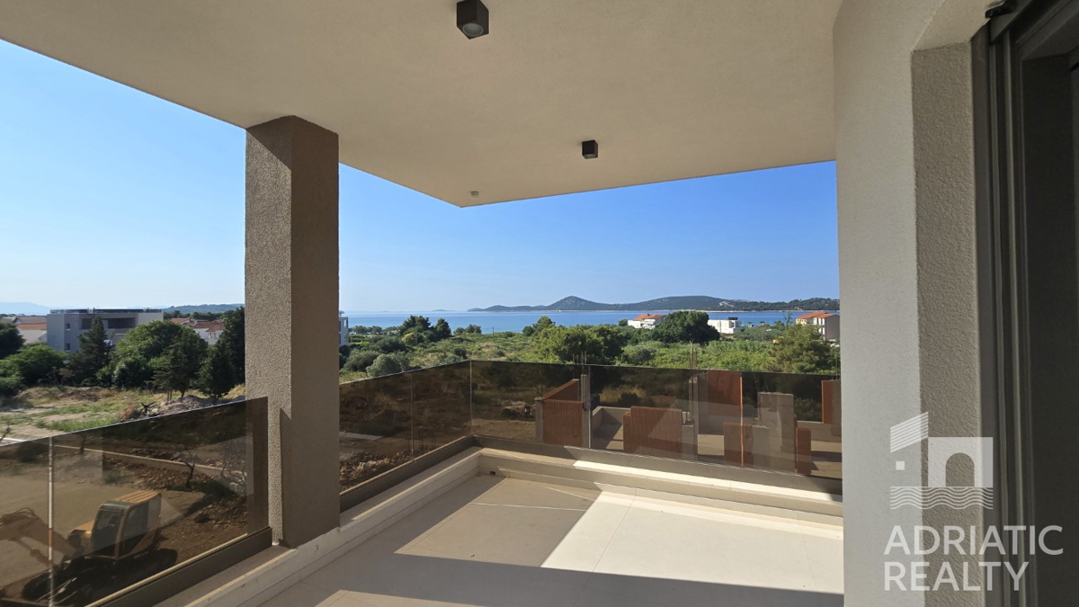 Vodice, stanovanje s tremi spalnicami, 3 minute od plaže, pogled na morje