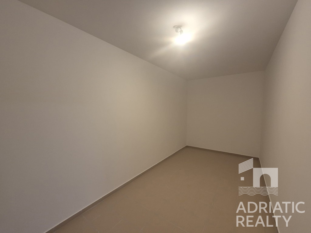 Vodice, stanovanje s tremi spalnicami, 3 minute od plaže, pogled na morje