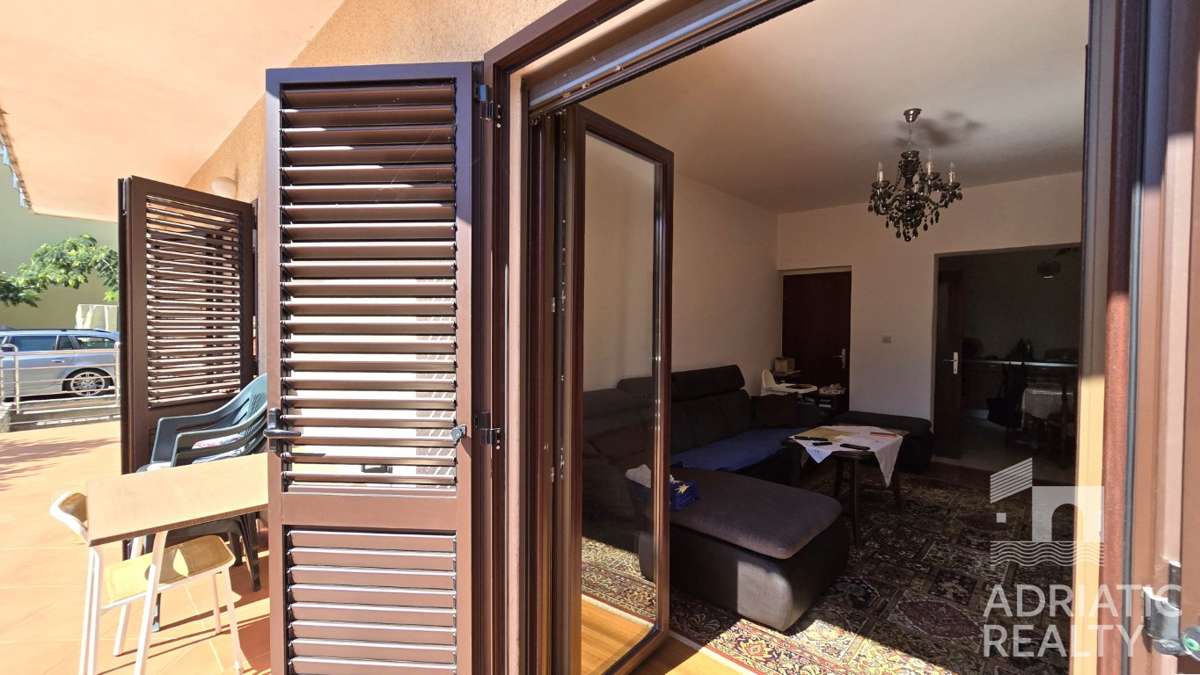 Vodice, družinska hiša z apartmaji - idealna priložnost za turizem