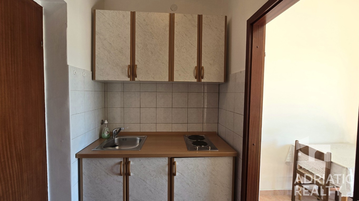 Vodice, družinska hiša z apartmaji - idealna priložnost za turizem
