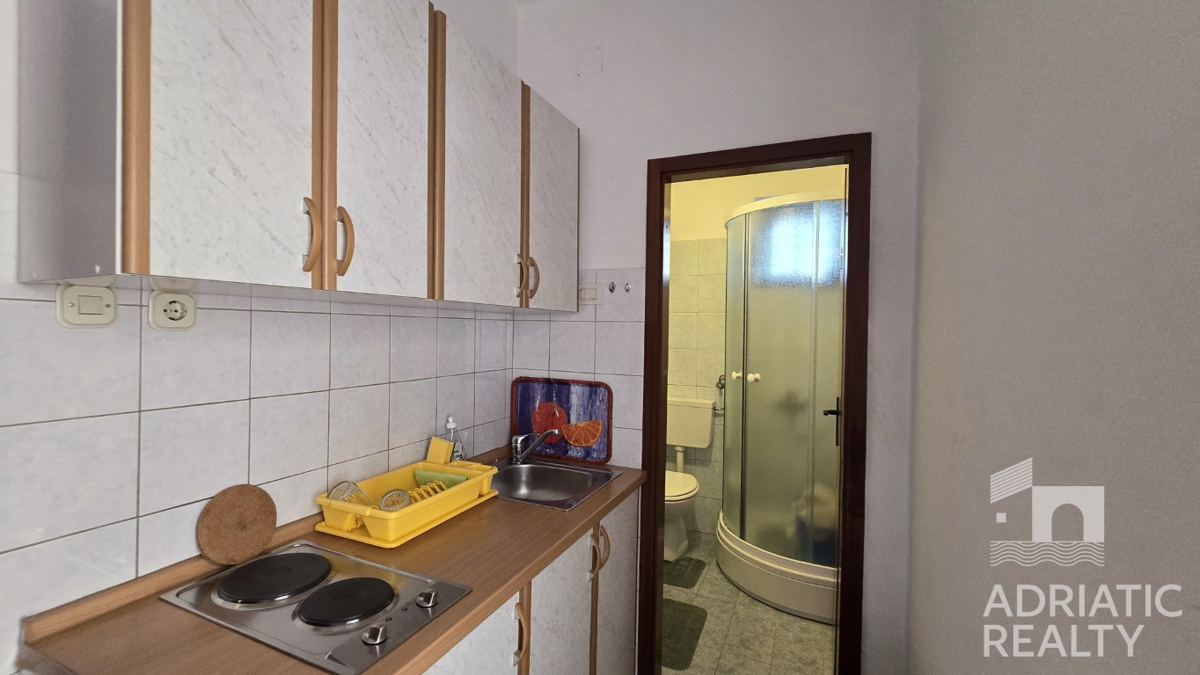 Vodice, družinska hiša z apartmaji - idealna priložnost za turizem